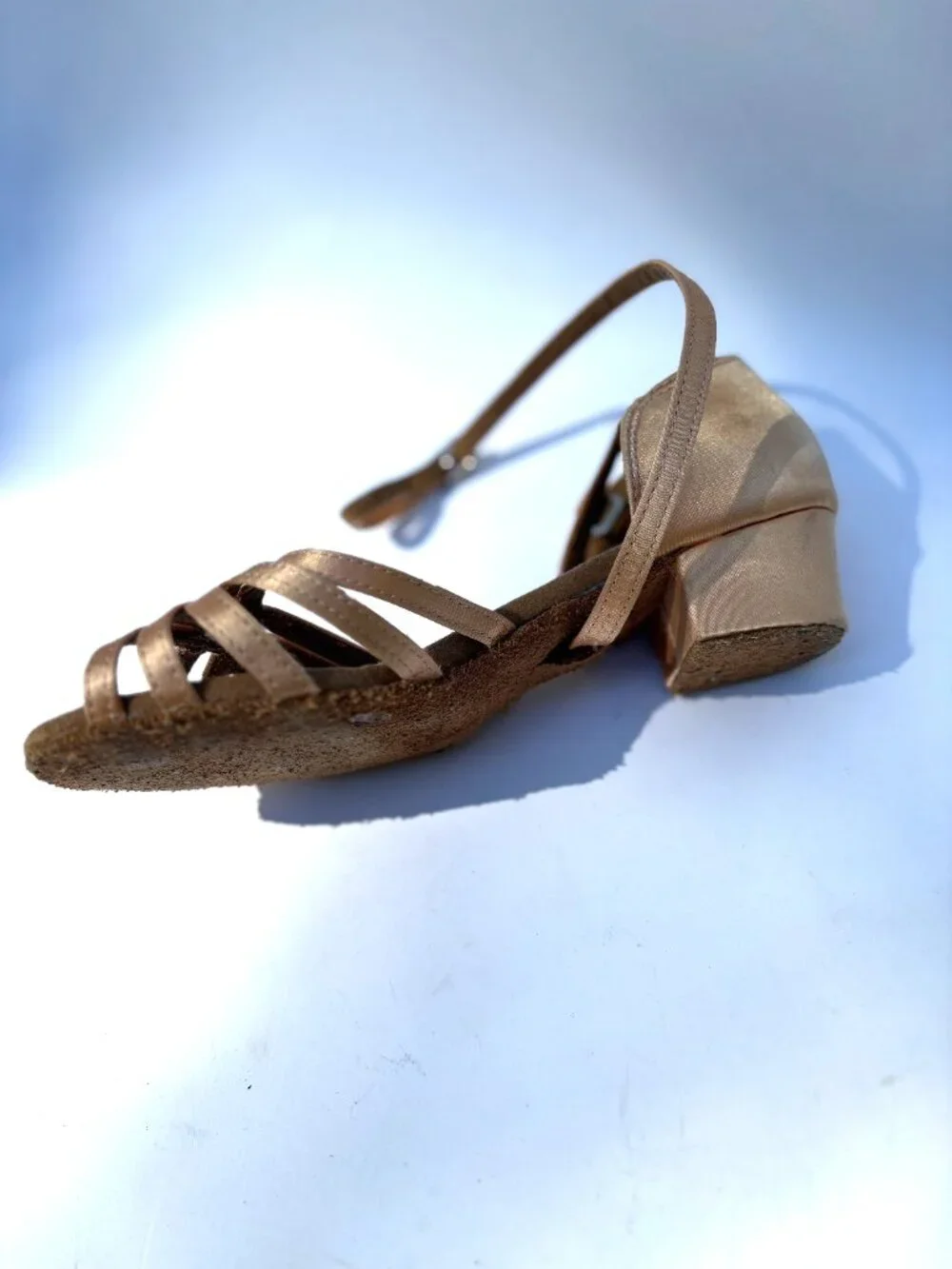 Latin Ballroom Shoes, Tan, LITTLE KIDS SIZE  2.5, 1 inch heal. EXCELLENT Cond. - Picture 5 of 8